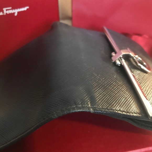 💯% Auth. Salvtore Ferragamo Black Leather Wallet - Picture 10 of 15